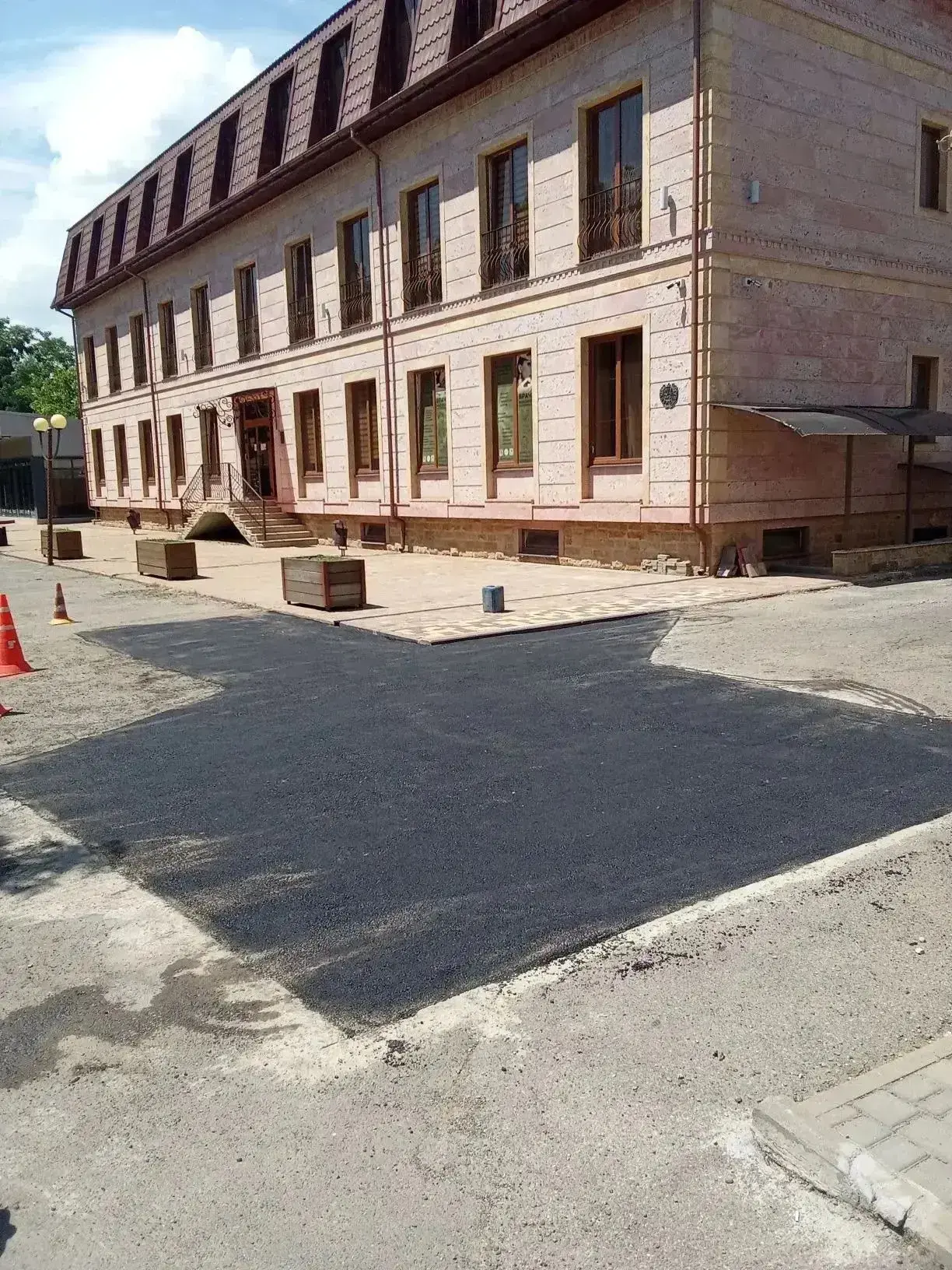 Восстановление благоустройства: новые тротуары и дороги по адресам

Специалисты ООО «Краснодартеплоэ