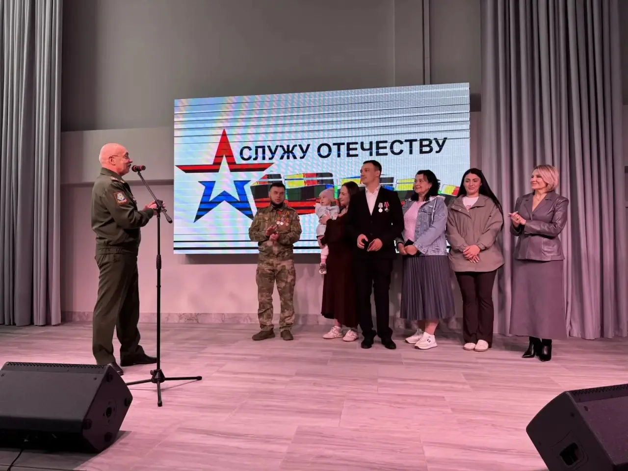День призывника и награждение героев СВО прошли в Кулешовке  В Кулешовской средней школе № 16 состоя