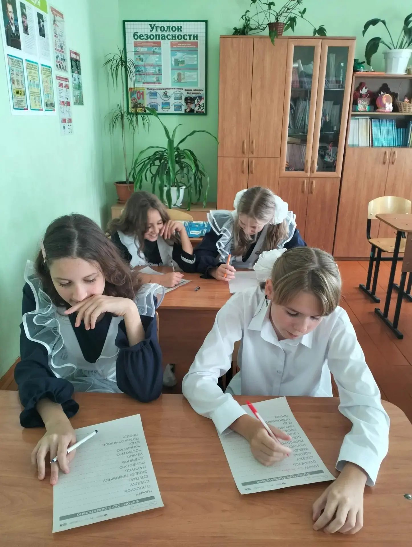 В 6 «А» классе прошло занятие «Разговоры о важном», посвящённое Дню знаний. На занятии ...