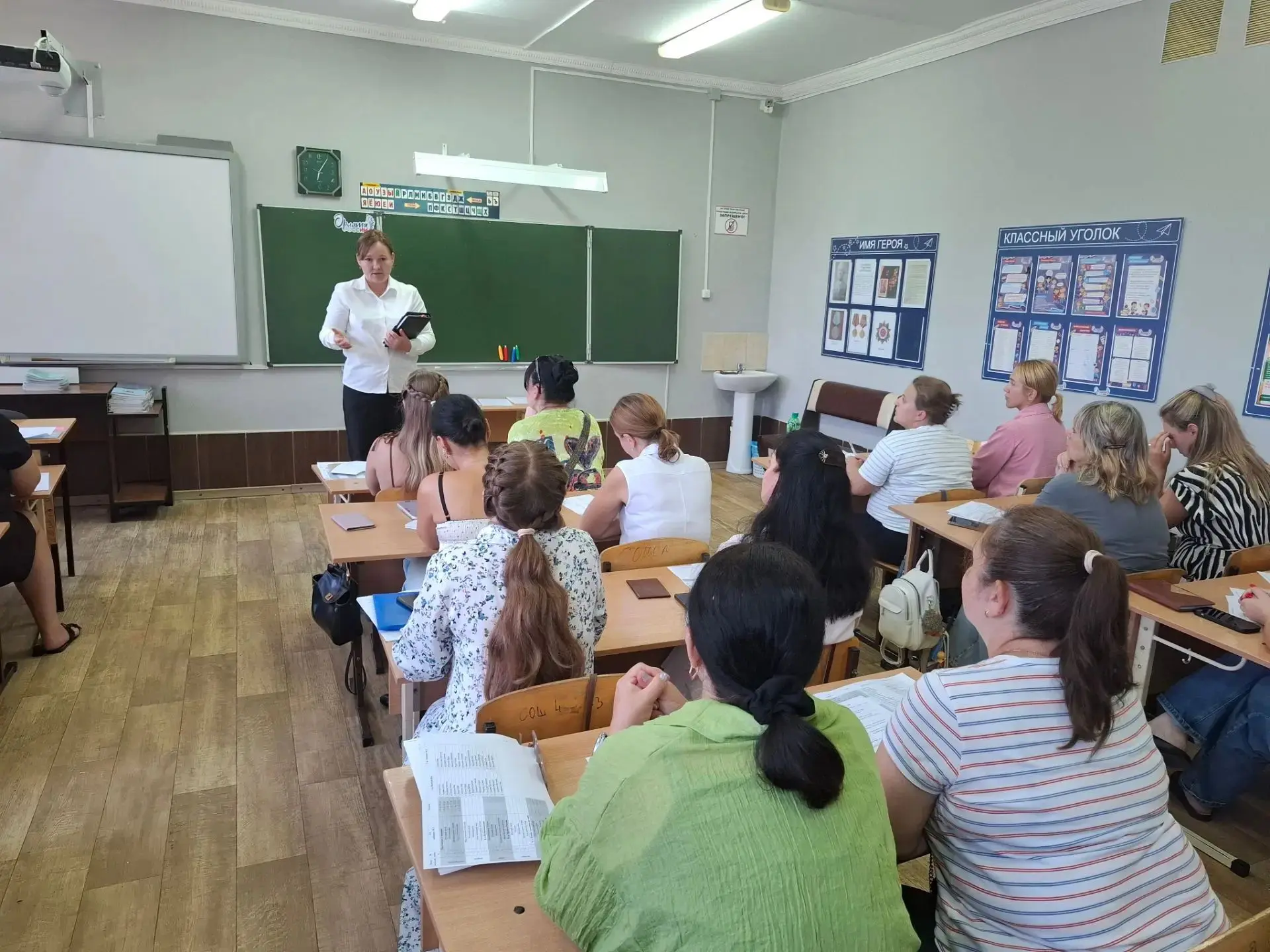 В начале учебного года в МАОУ СОШ № 4 проходят традиционные родительские собрания. В по...