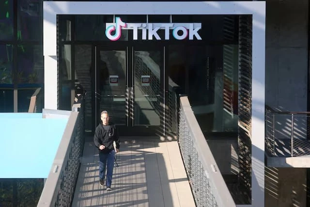 TikTok пошел на мировое соглашение с 15-летним подростком из Флориды, обвинившим соцсет...