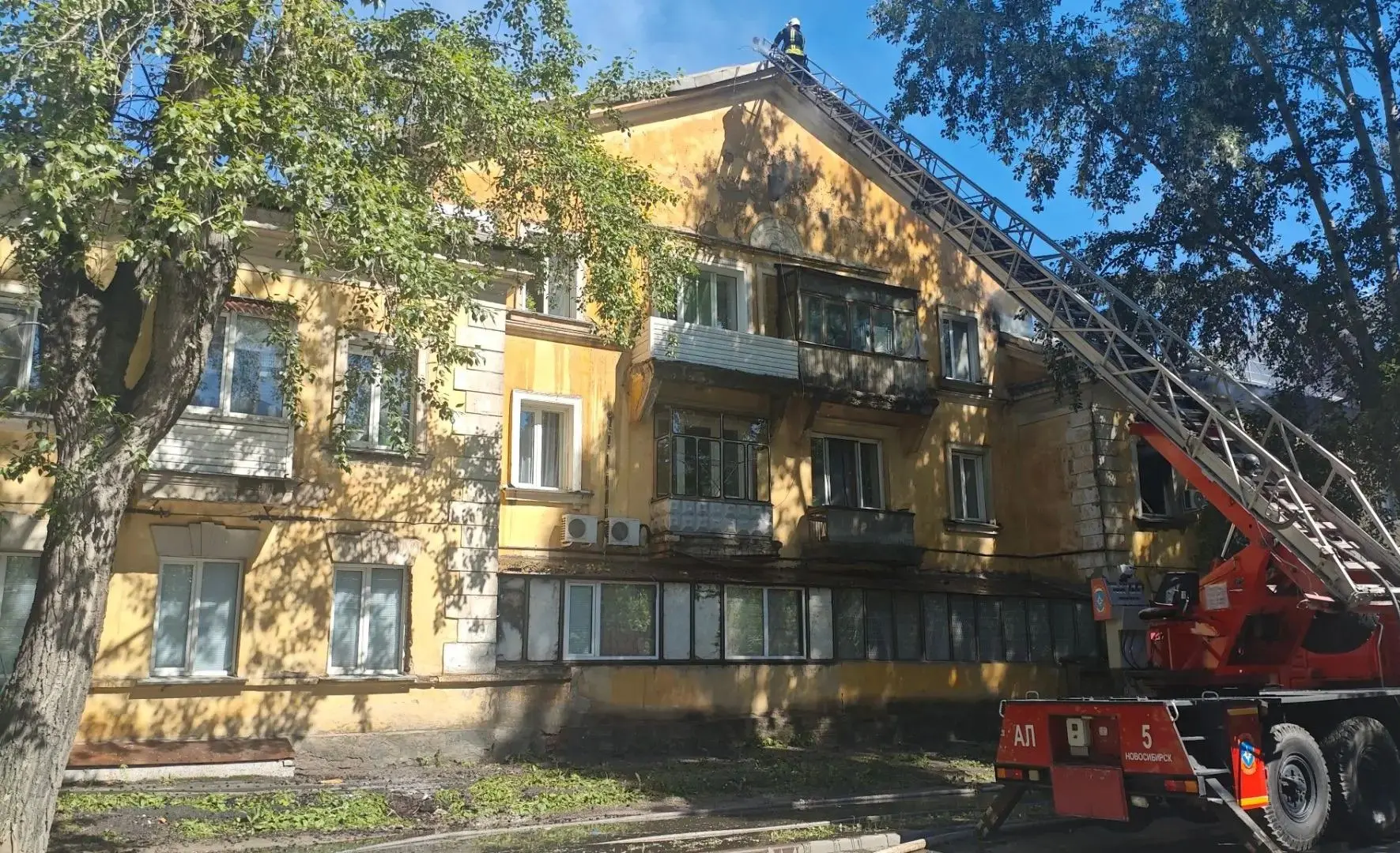 ❗️В Новосибирске следователи следственного управления выехали на место пожара в многоквартирном доме