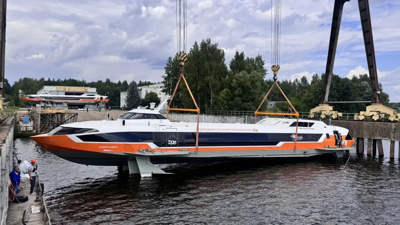 СПУЩЕН НА ВОДУ ОЧЕРЕДНОЙ «МЕТЕОР»