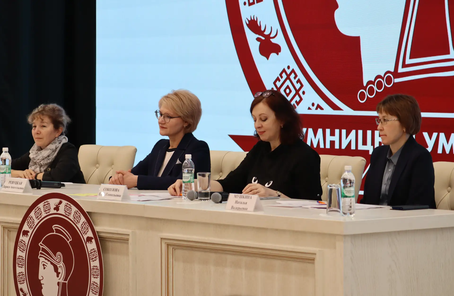 🎓Юные интеллектуалы Марий Эл готовы к финальной битве!  В Доме Дружбы прошёл полуфинал Региональной 