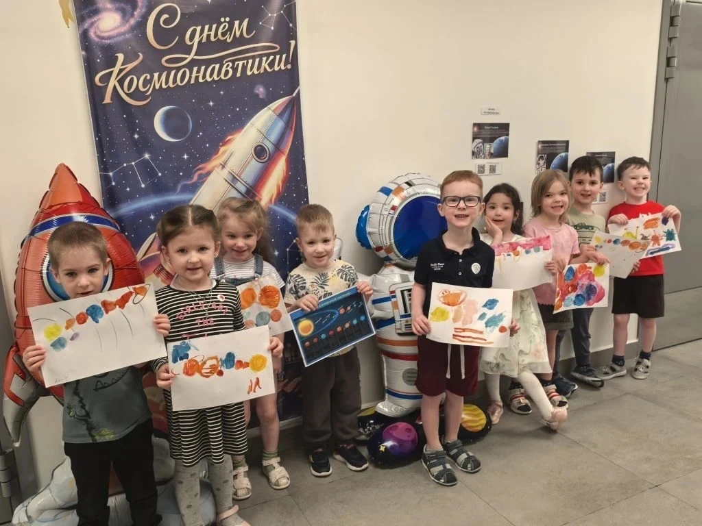🚀 ПОЕХАЛИ! КОСМИЧЕСКАЯ НЕДЕЛЯ В ДОШКОЛЬНОМ ОТДЕЛЕНИИ №3 👨‍🚀✨  Всю прошлую неделю наши коридоры напом