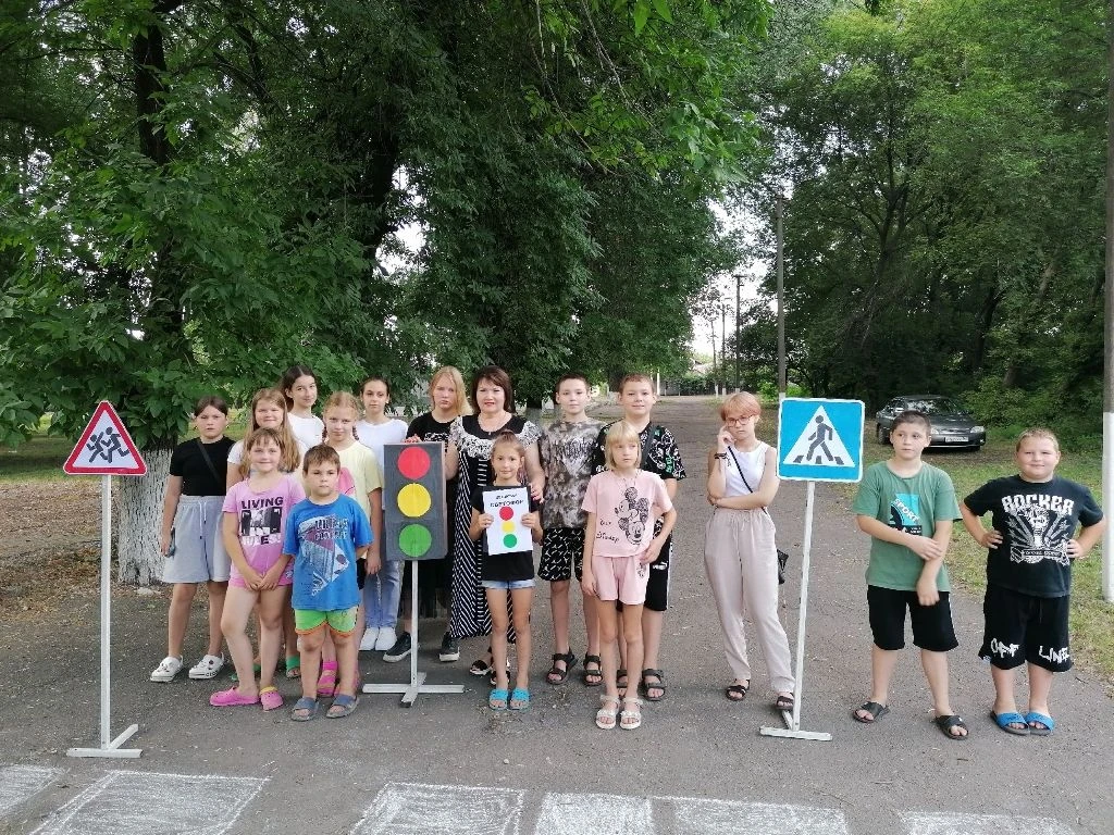 Памятка безопасности «Будь внимателен! Дорога!». Больше информации на сайте https://dk-antracit.rnd.