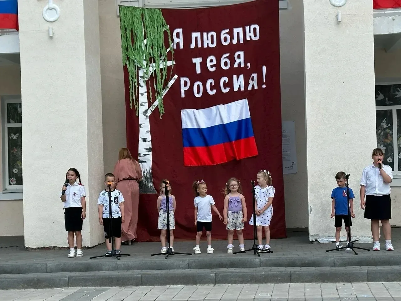 🇷🇺 День России в Рассветовском сельском поселении подарил жителям музыку, песни и тёплую атмосферу