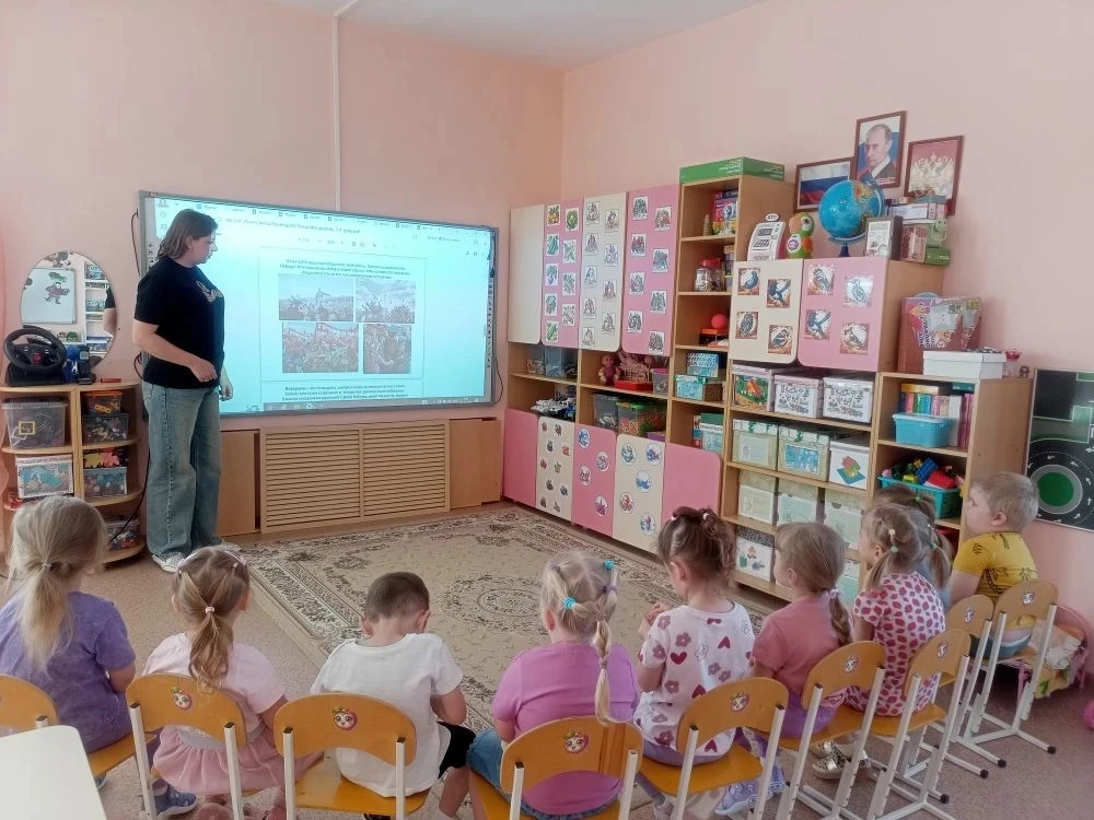 В рамках тематической недели посвящённой 9 мая, во второй младшей группе прошли занятия...