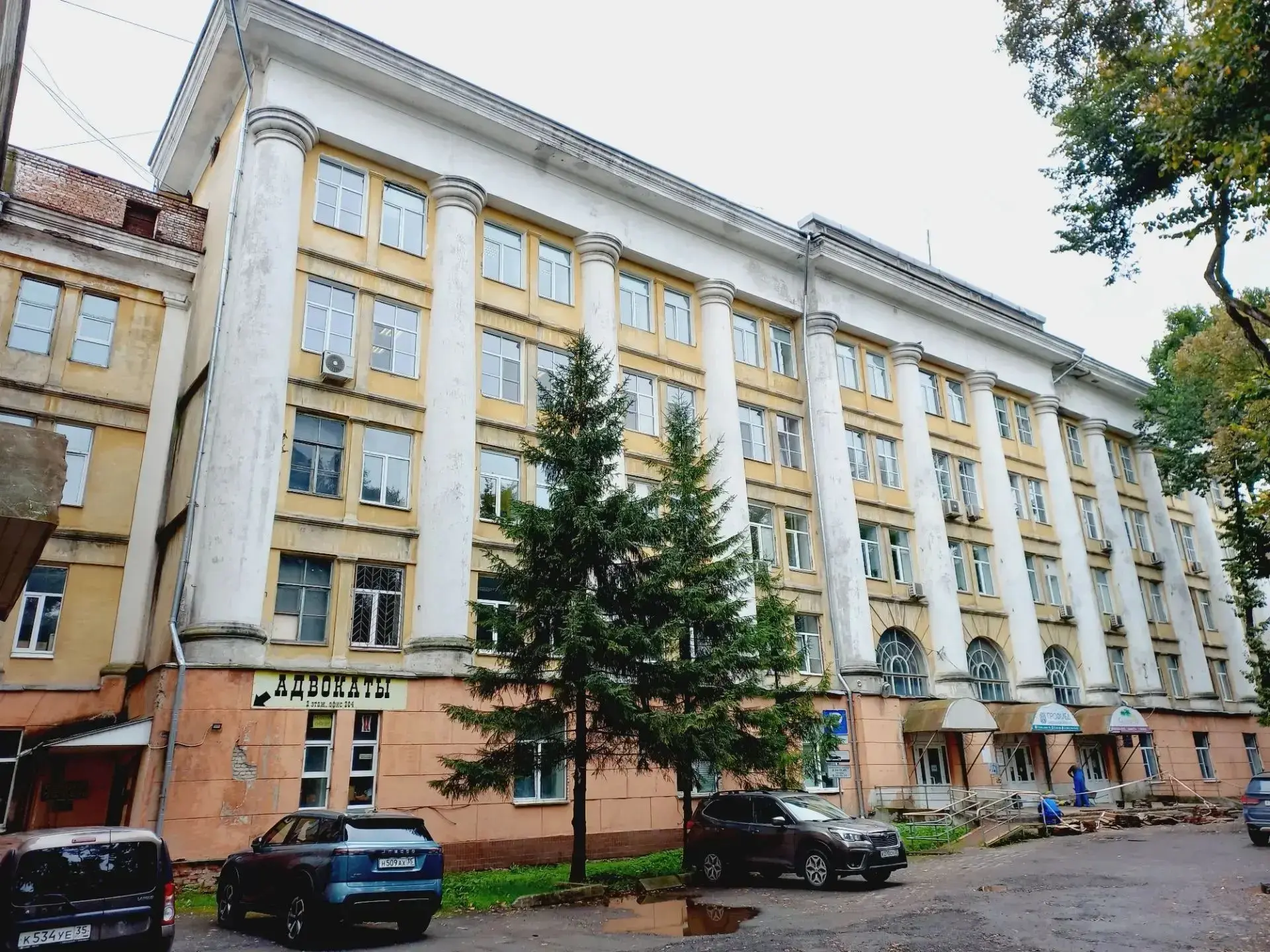 Сегодня, можно сказать, день рождения одного из самых внушительных зданий на проспекте ...