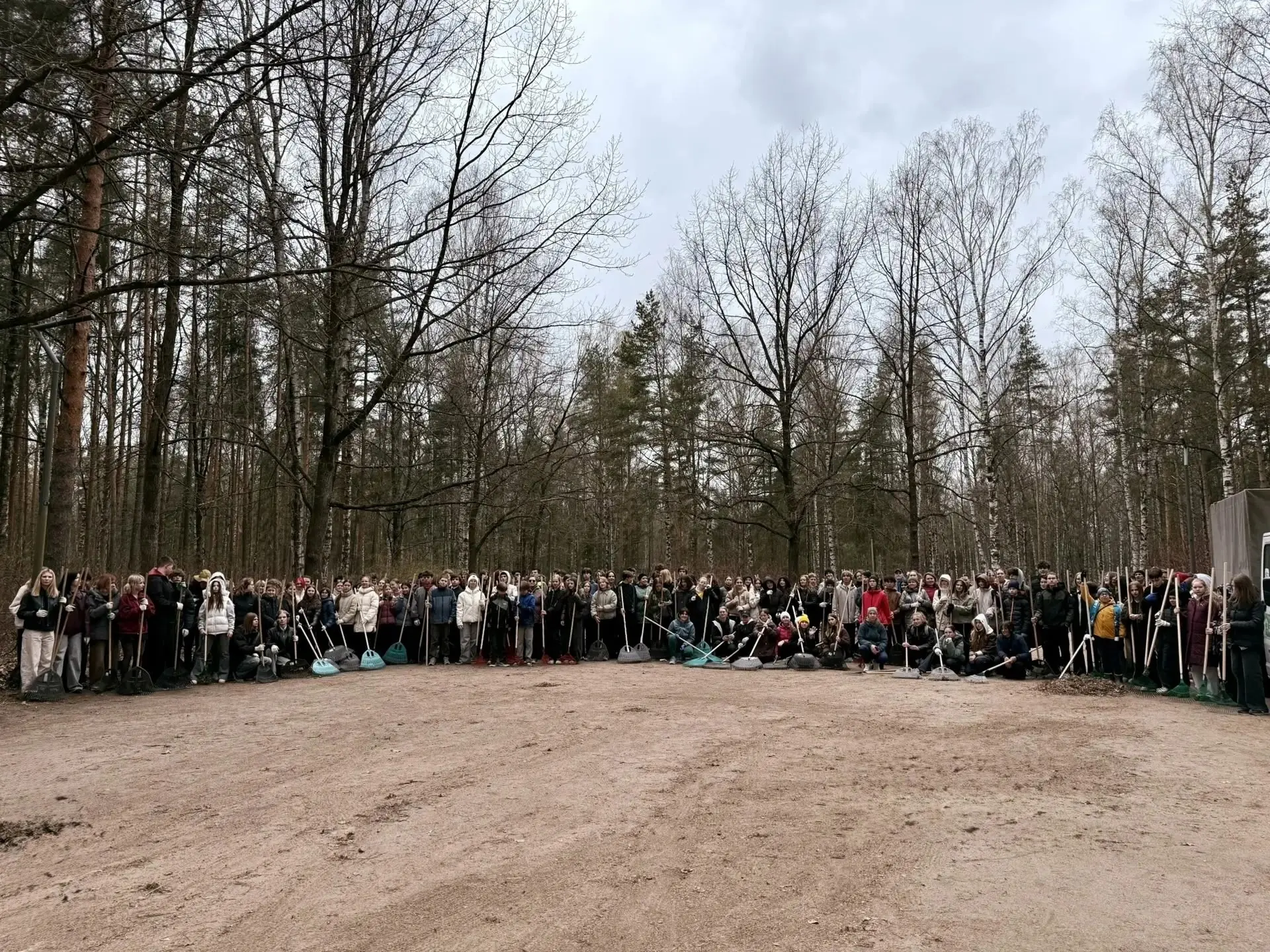 🌿 Наши ребята – в экопатруле!  В рамках Весенней недели добра в парке Сосновка прошла акция «Экопатр