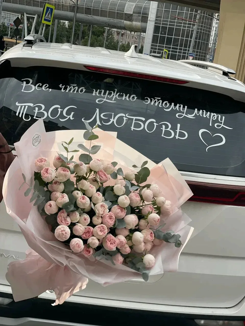 Пока наша команда цветочного готовит для вас красивые букеты к 1 сентября и крутой розы...