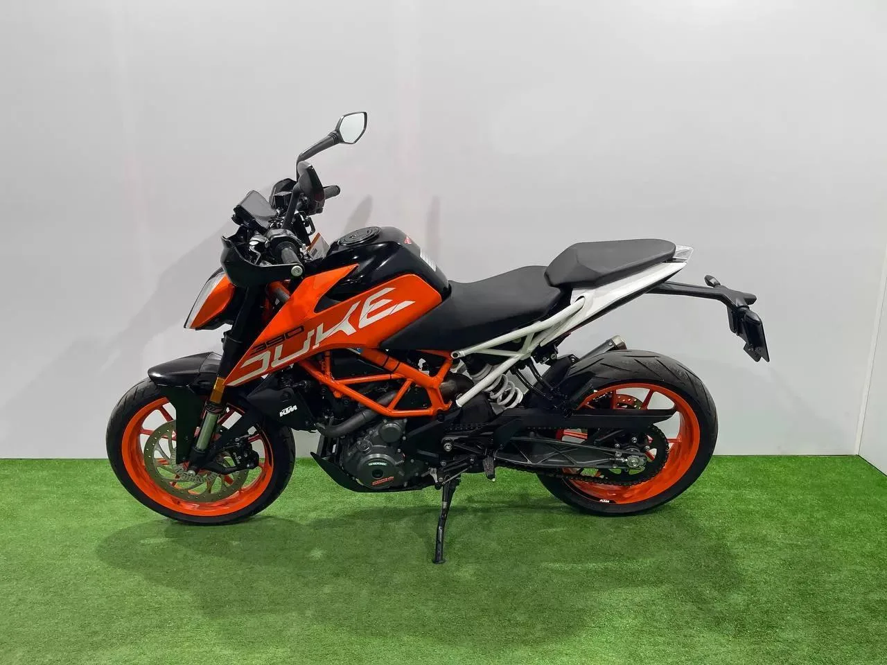 KTM 390 DUKE в наличии во Владивостоке  Характеристики:  - 2019 год - объем 390 см3 - Аукцион AUCNET