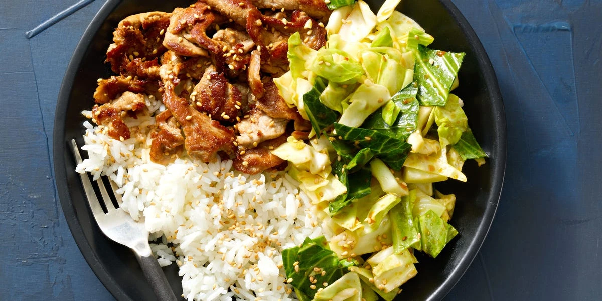 🥬 Рисовая миска со свининой и маринованной капустой