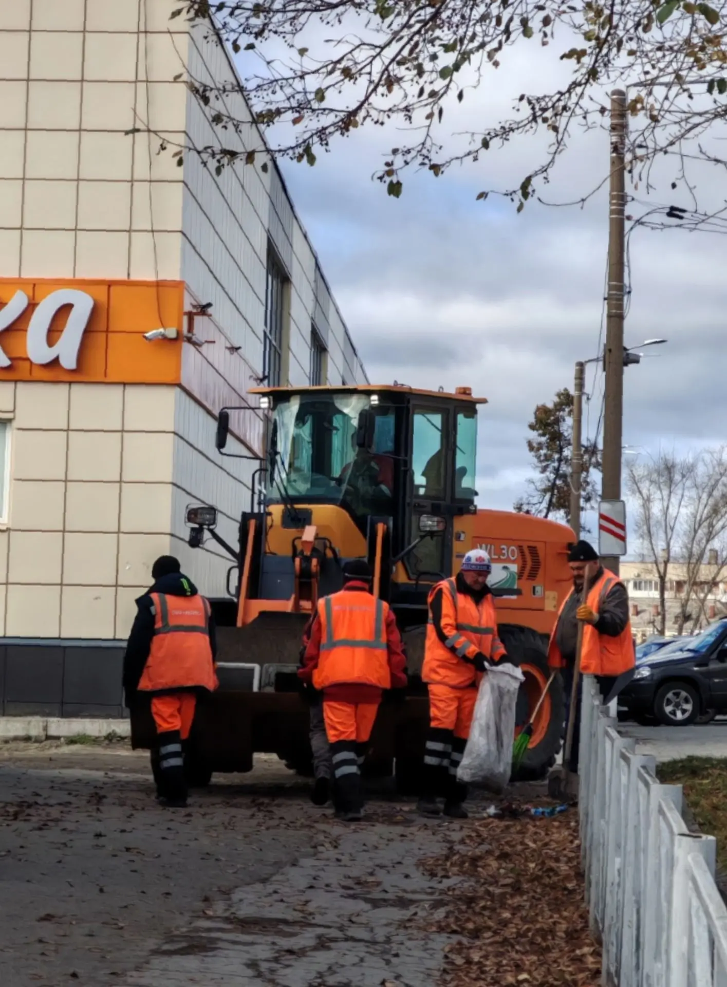 Благоустройство, вы там как? Убрали ВСЕ урны в центре Ирбита. Зима ещё не пришла, на ул...