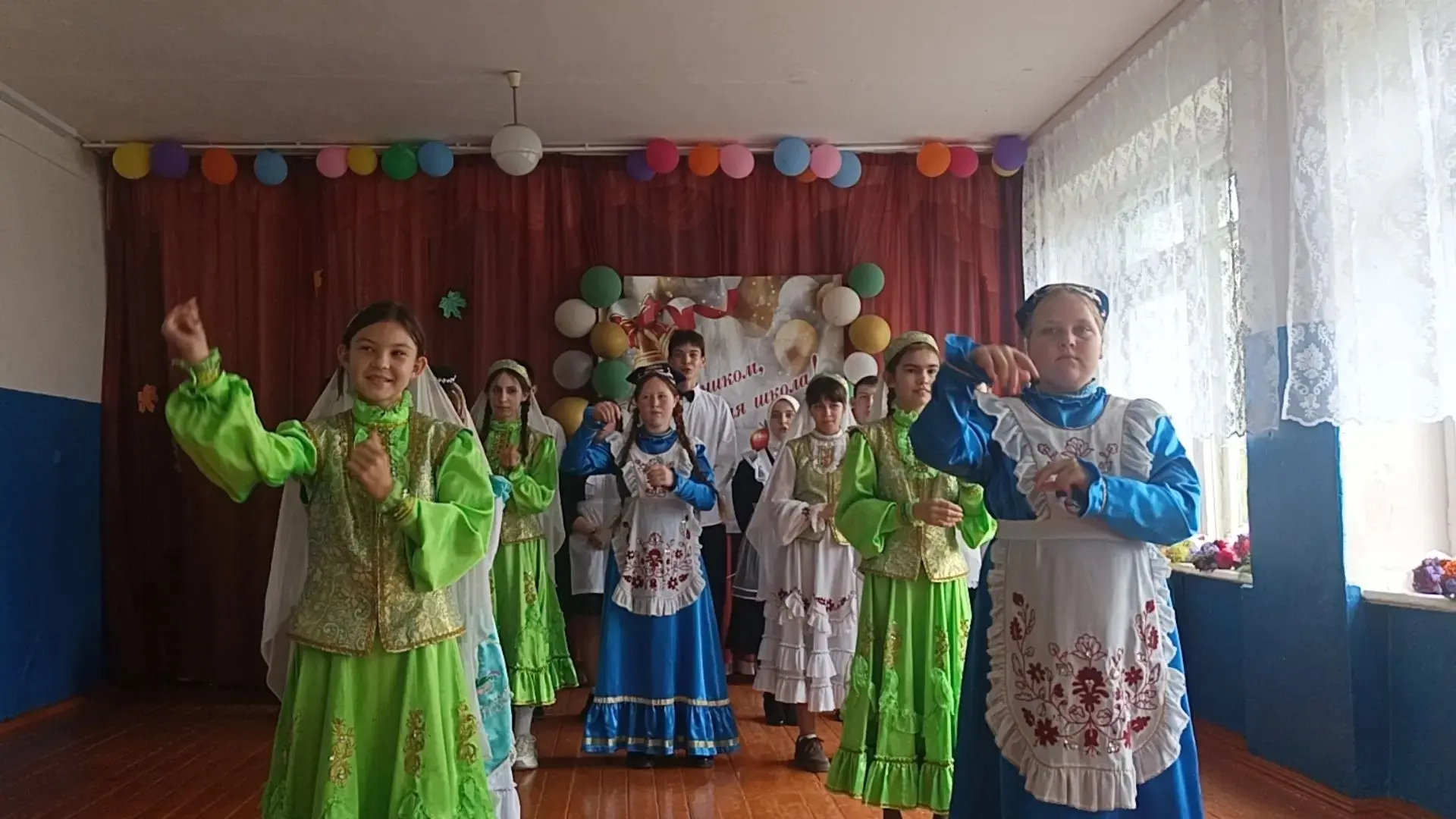 1 октября в нашей школе прошло торжественное мероприятие "Встреча поколений".