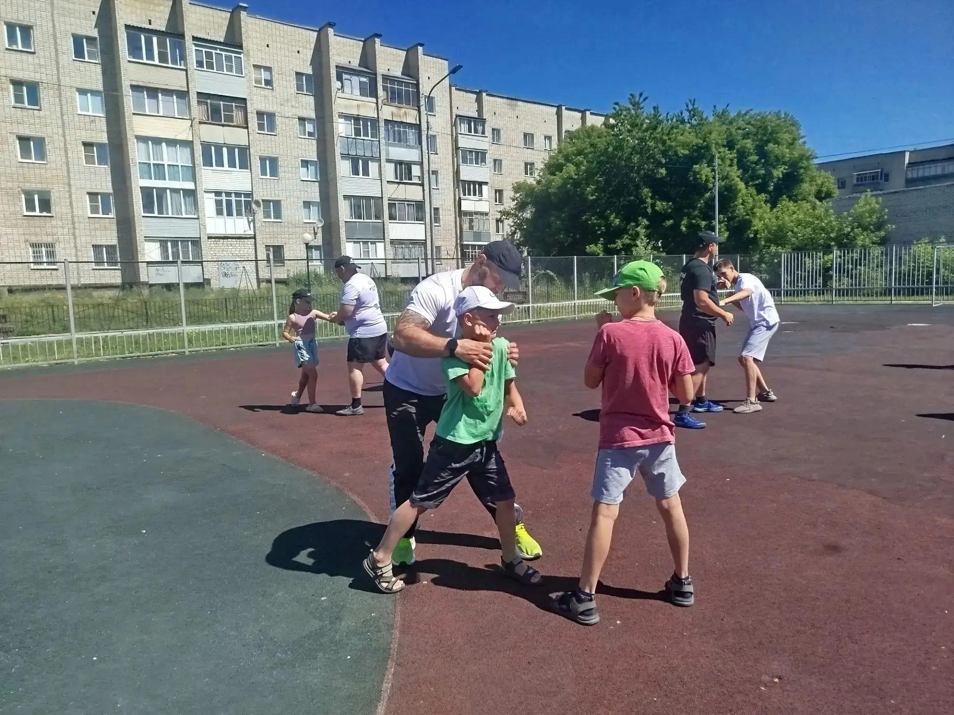 📌20 июня стало настоящим спортивным утром здоровья и силы духа. Под открытым небом, в сквере "Молод