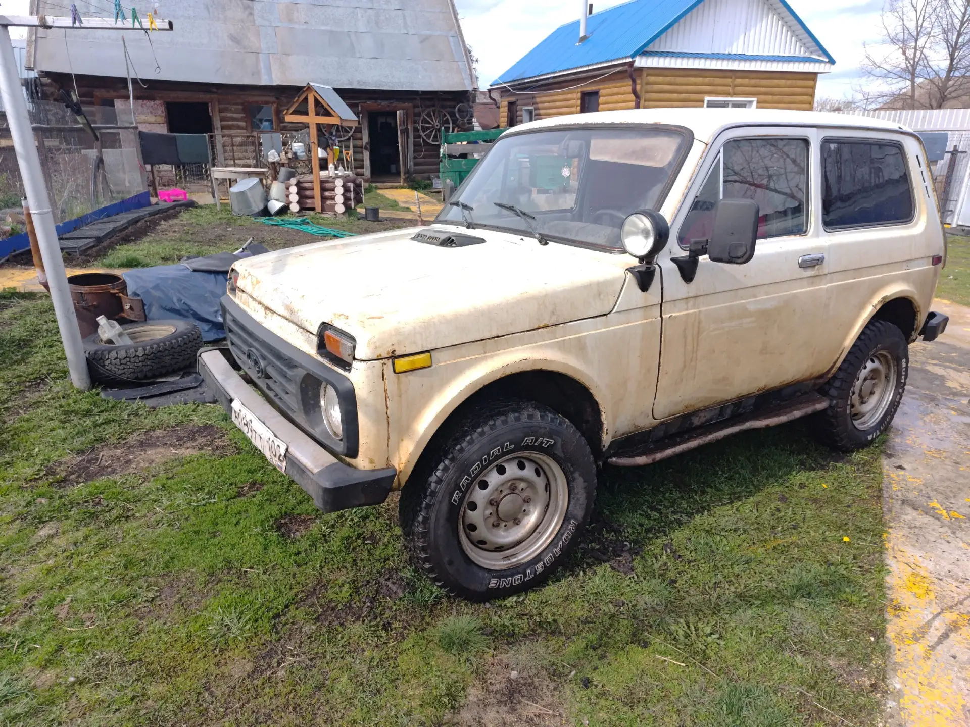 Нива 2121 1993г.На увереном ходу,на учёте цена 100.000р.89517873974