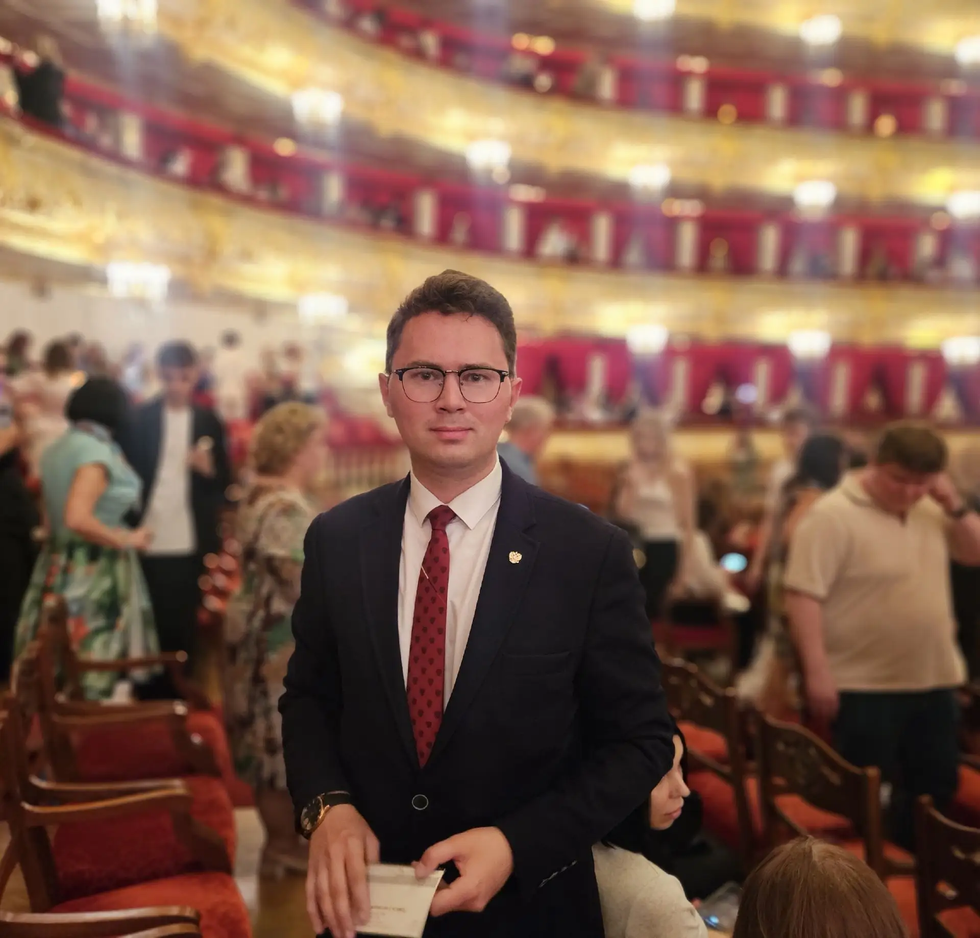 Посетил премьеру оперы «Повесть о настоящем человеке» на исторической сцене Большого театра России.
