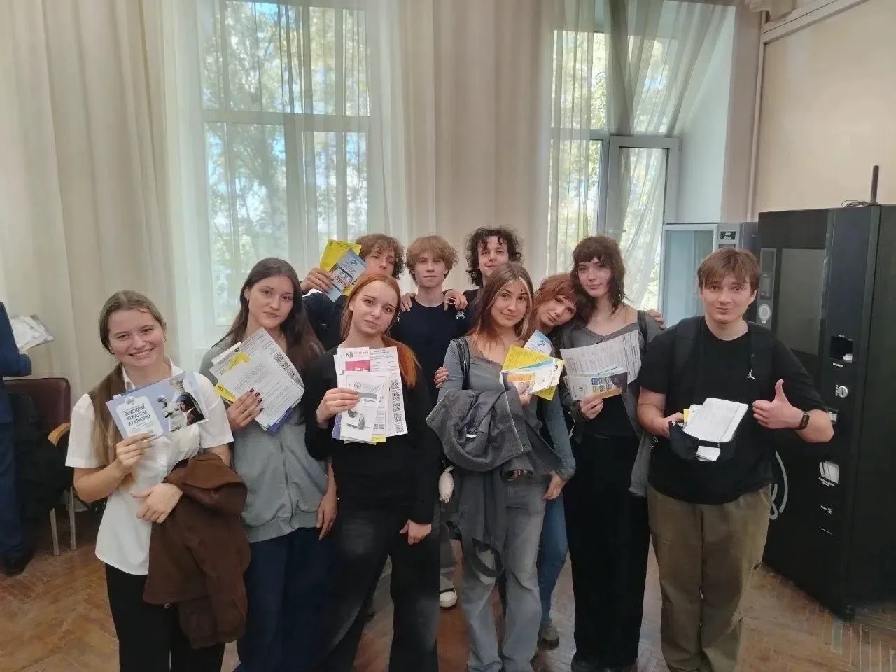 🏫   Учащиеся нашей школы посетили выставку, которая помогает школьникам с выбором ВУЗа...