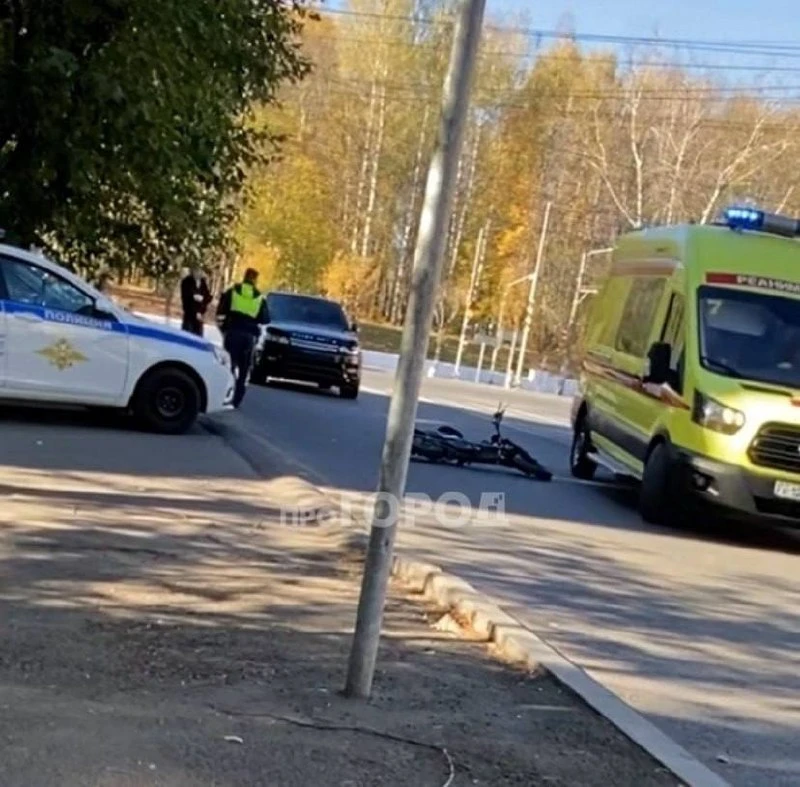 В Кирове на пересечении Октябрьского проспекта и Милицейской улицы сбили электровелосип...