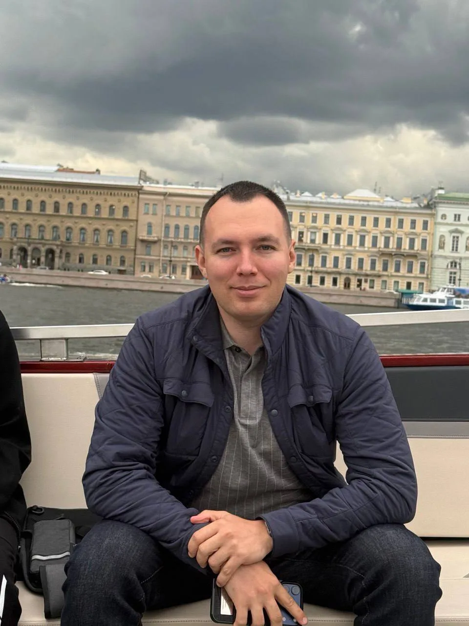 В Петербурге не нужно спешить. Каждый квартал — своя история, каждый двор — маленький мир.
