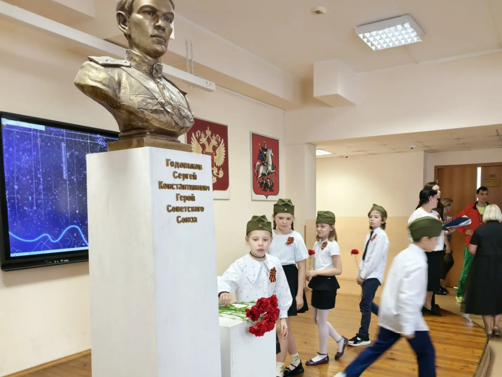 Красные гвоздики 💐💫  ⭐️ В преддверии Дня Победы в Великой Отечественной войне вчера в нашей школе пр