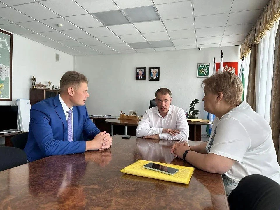 ▫️Сегодня начальник Управления архивами Свердловской области Роман Сергеевич Тараборин ...