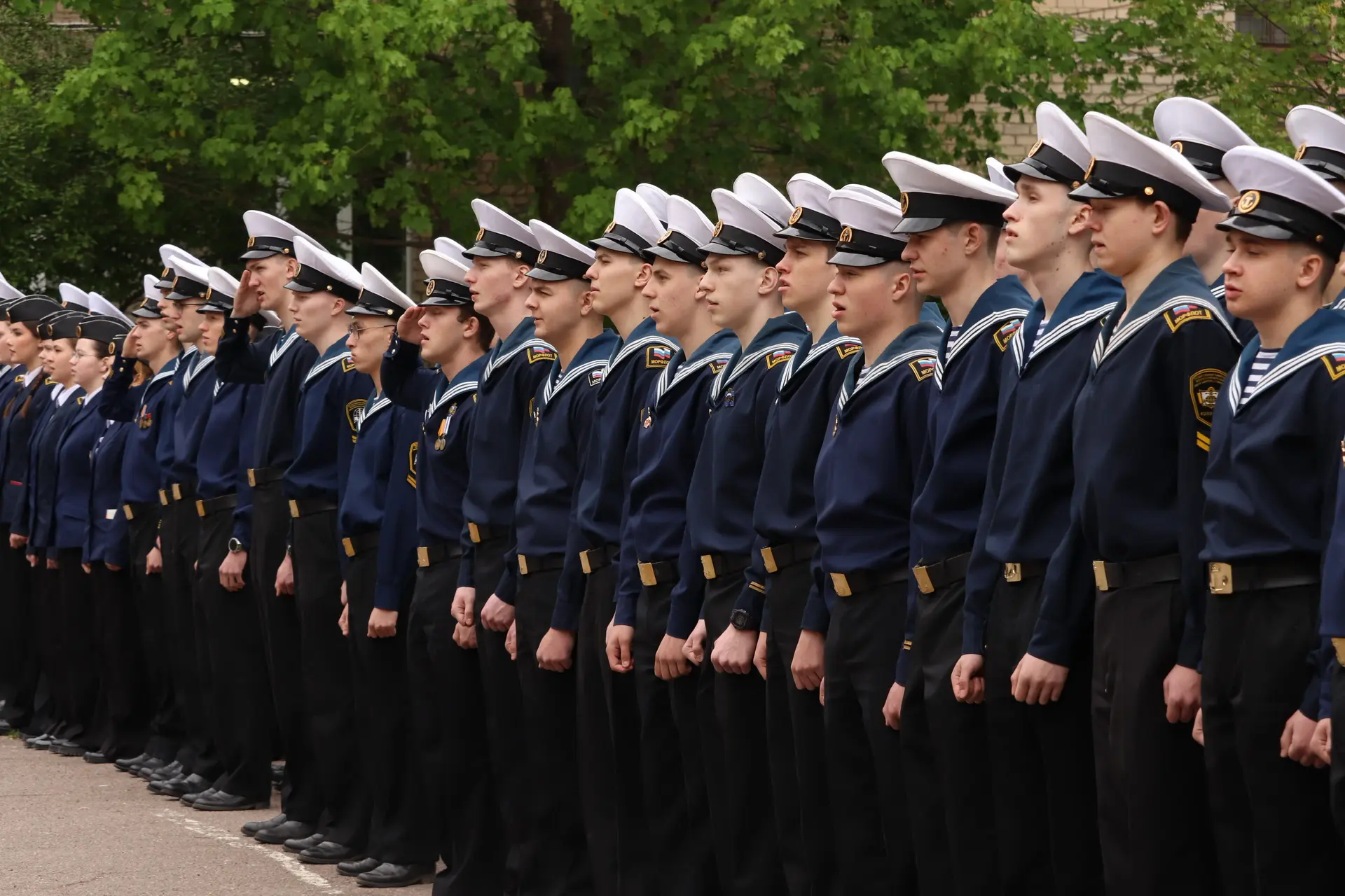 Стартовала плавательная практика на парусном учебном судне «Мир».   ⚓️На борт поднялись 120 учащихся
