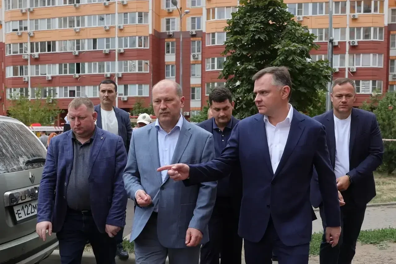 Юрий Слюсарь посетил места падения обломков БПЛА в Ростове-на-Дону