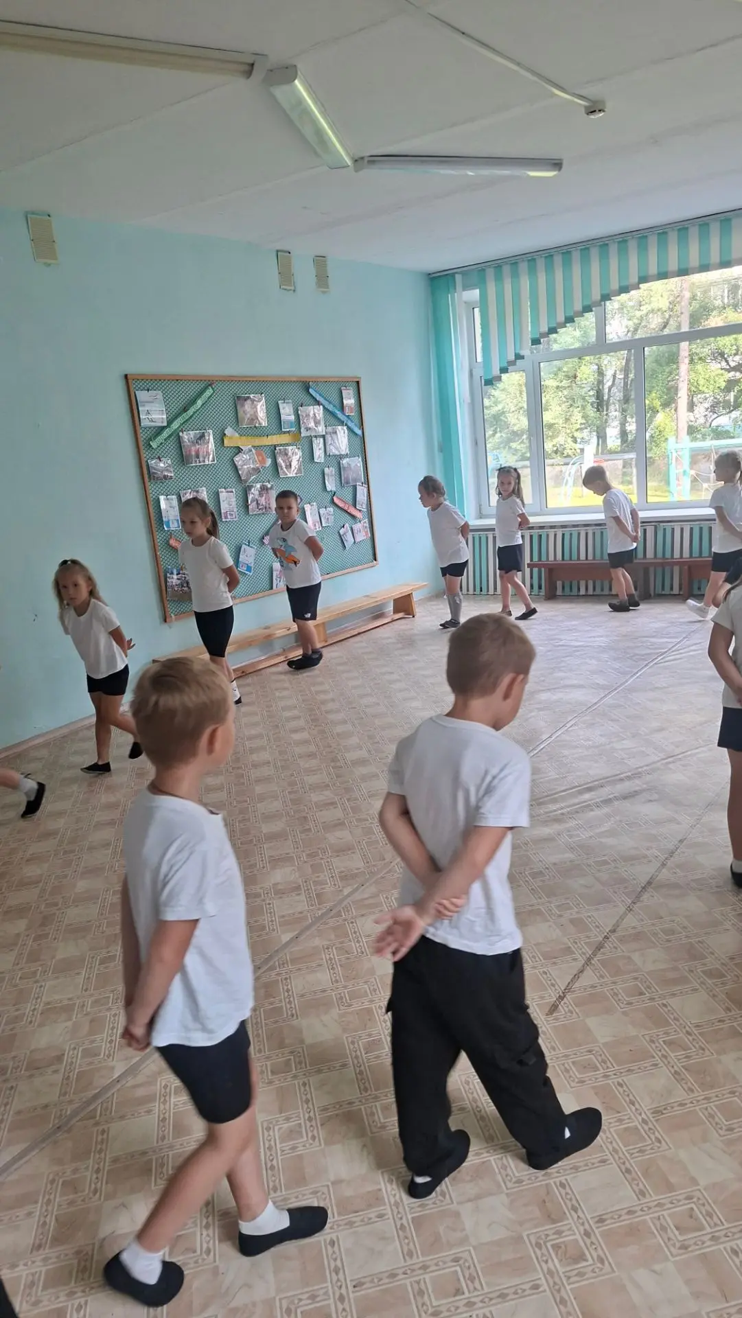 Сегодня ребята тренировали выносливость и скорость, соревнуясь в беге в ускоренном темп...