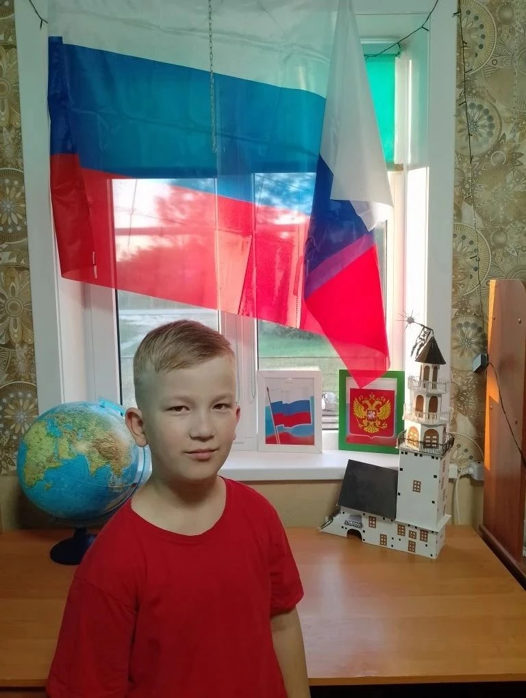 3 "В" класс участвует в акции "Окна России' .
Тимуршин Равиль.