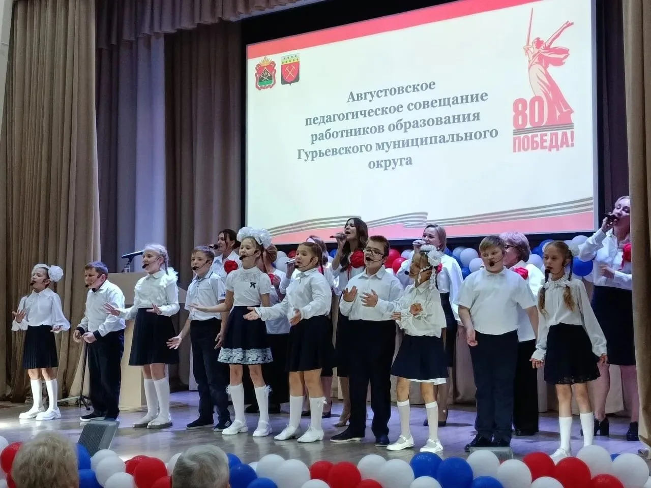 Продолжаем знакомство с творческими объединениями Дома детского творчества!🏡
     🎼Сегодня в центр