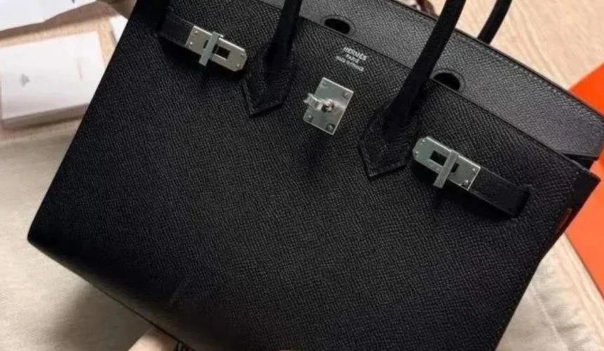 ТУРИСТКА ПОПЫТАЛАСЬ ПРИВЕЗТИ ИЗ ТУРЦИИ BIRKIN ЗА 3 МИЛЛИОНА РУБЛЕЙ

В аэропорту Жуковский сотрудники