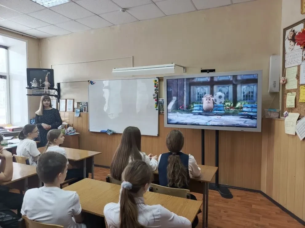 📍16 марта в 6 «А» классе состоялся классный час на тему «Жить в мире с собой и другими». Гимназисты 