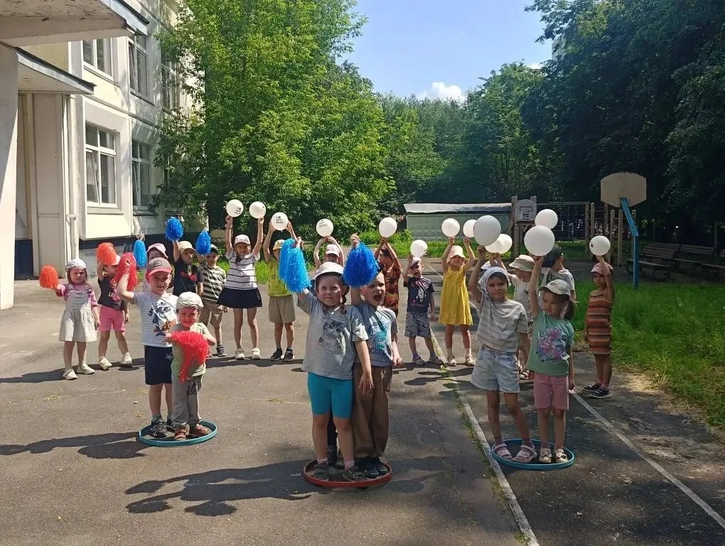 Лето в детском саду продолжается! ☀️

Продолжаем заглядывать в наши дошкольные группы и узнавать, че