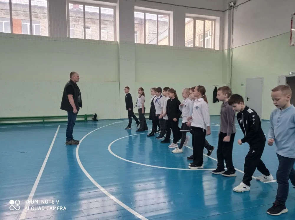 🌟🎉 В нашей школе продолжается захватывающая подготовка к военно-спортивной игре "Зарница 2.0"! 💪🏽⚔️ 