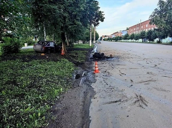 Два человека получили травмы в страшном ночном ДТП в Вятских Полянах

В ночь на пятницу в Вятских По