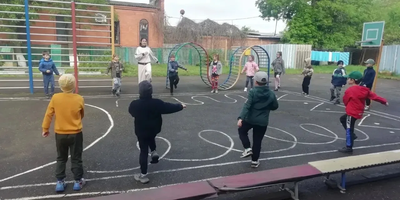 🌞Наконец-то наступило теплое время года и мы начинаем новый  день с утренней гимнастик...