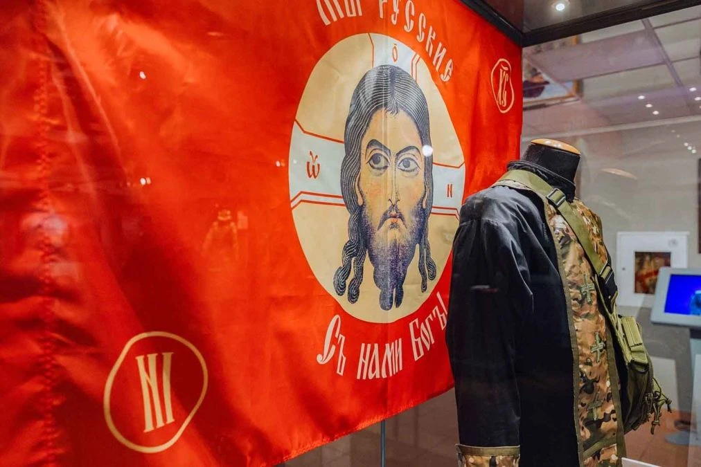 🇷🇺 ПОСЕТИТЕЛИ ВЫСТАВКИ «РУССКИЙ МИР. ВОЗВРАЩЕНИЕ» ПОЗНАКОМЯТСЯ С ИСТОРИЯМИ ЗАЩИТНИКОВ...