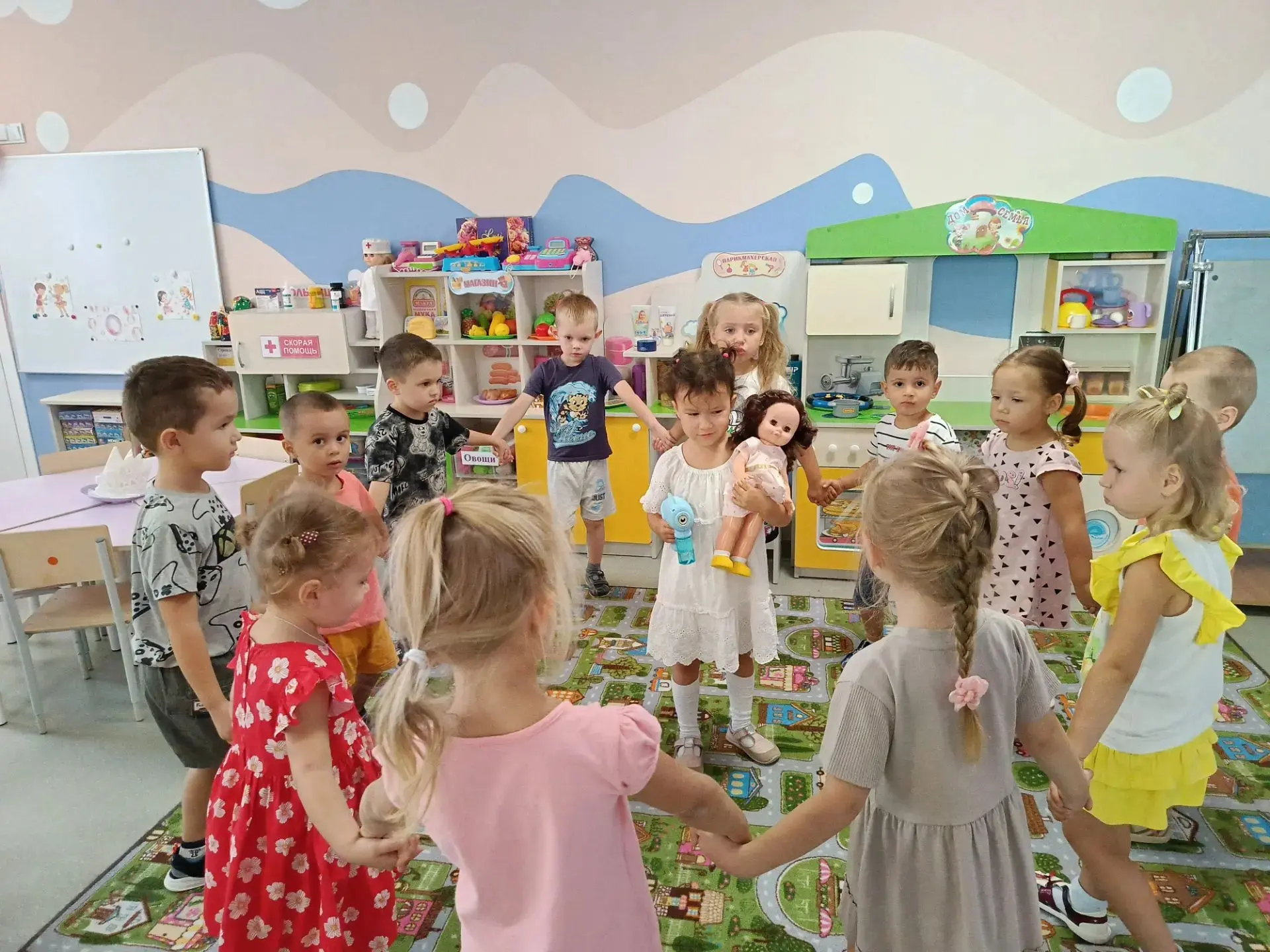 Сегодня к ребятам в гости приходила кукла Катя🧍‍♀️ с мыльными пузырями и предложила с ...