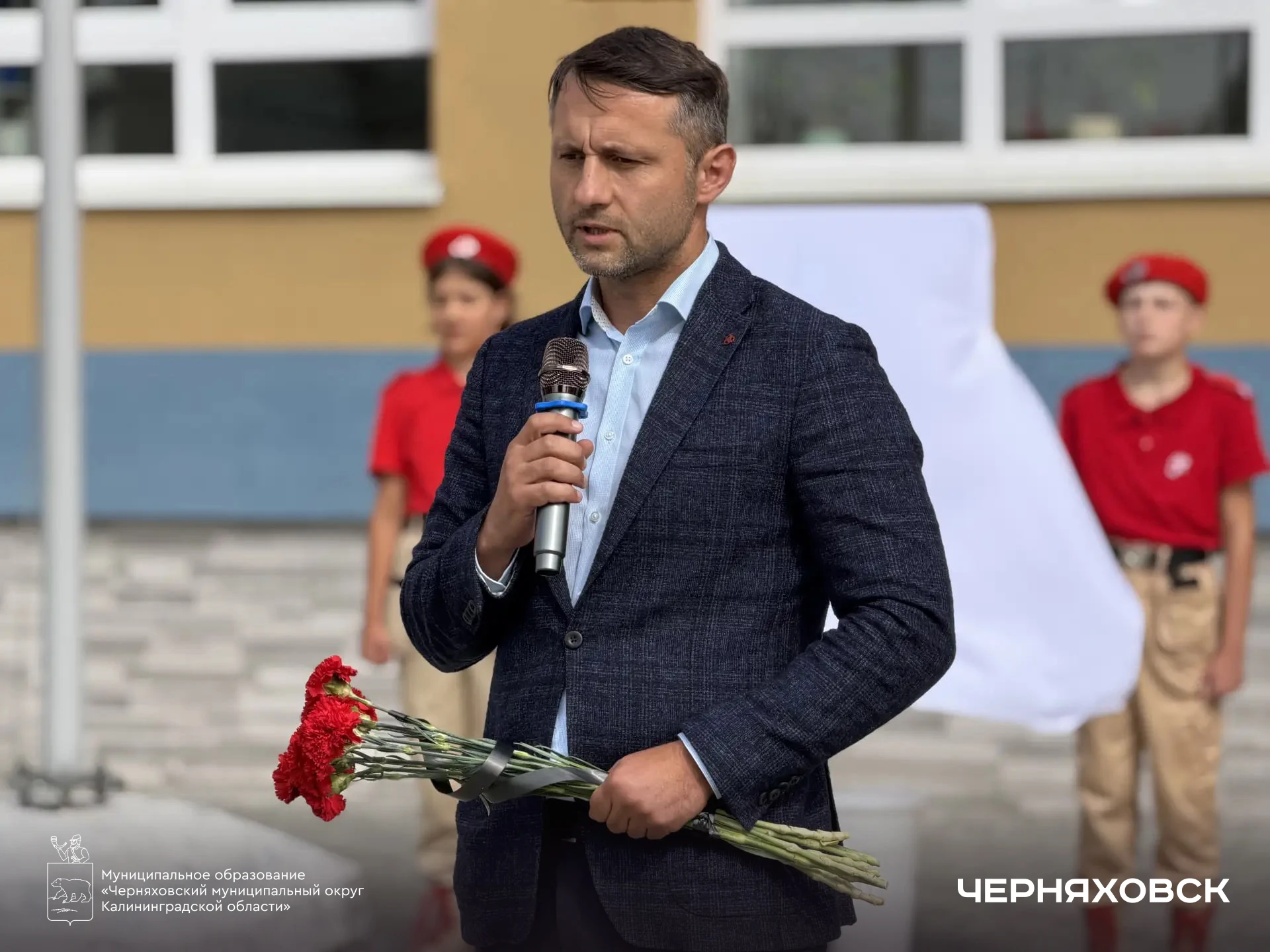 В Междуреченской школе открыли мемориальную доску Герою России Станиславу Ленгле