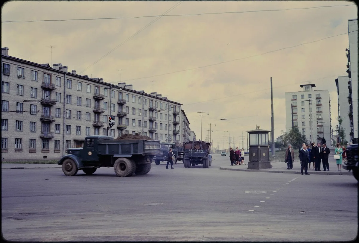 🚚 Автово между заводом и «хрущёвками». Перекрёсток 1964 года

В 1964‑м перекрёсток Автовской и Крас