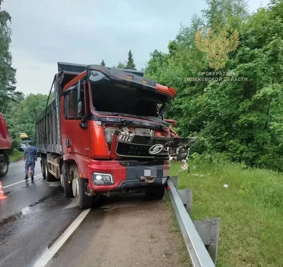 Один человек погиб и 14 пострадали в ДТП в Подмосковье. На Луцинском шоссе в Звенигород...