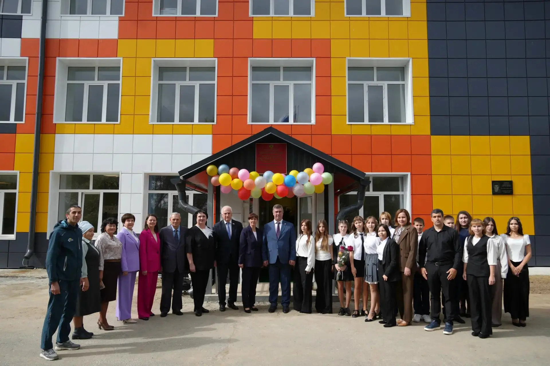 "В этой школе вы обязаны учиться на 4 и 5!"