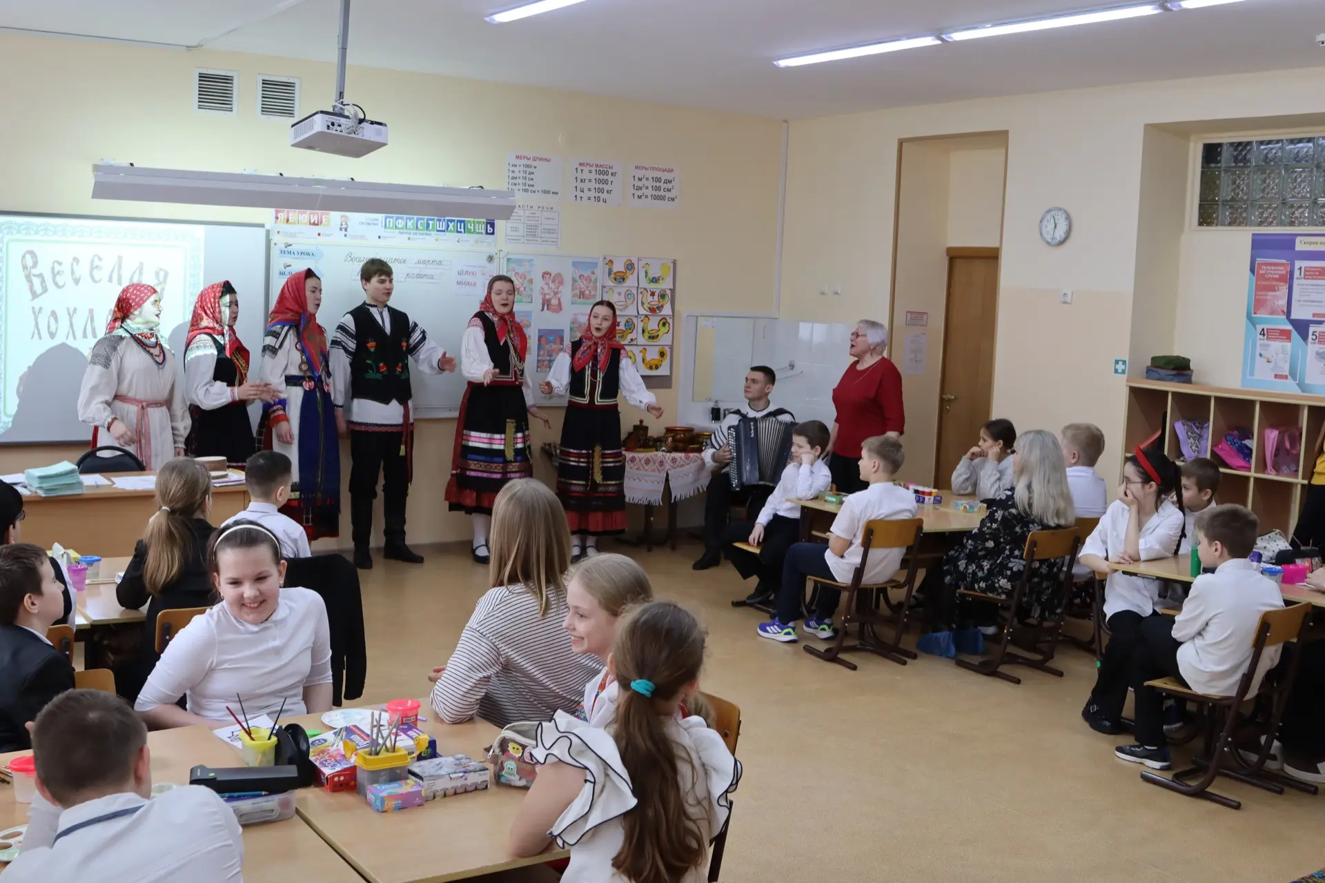 "Народу единство, что птице крылья!" 🇷🇺  🙌 Только посмотрите, какие необыкновенные уроки и внеклассн