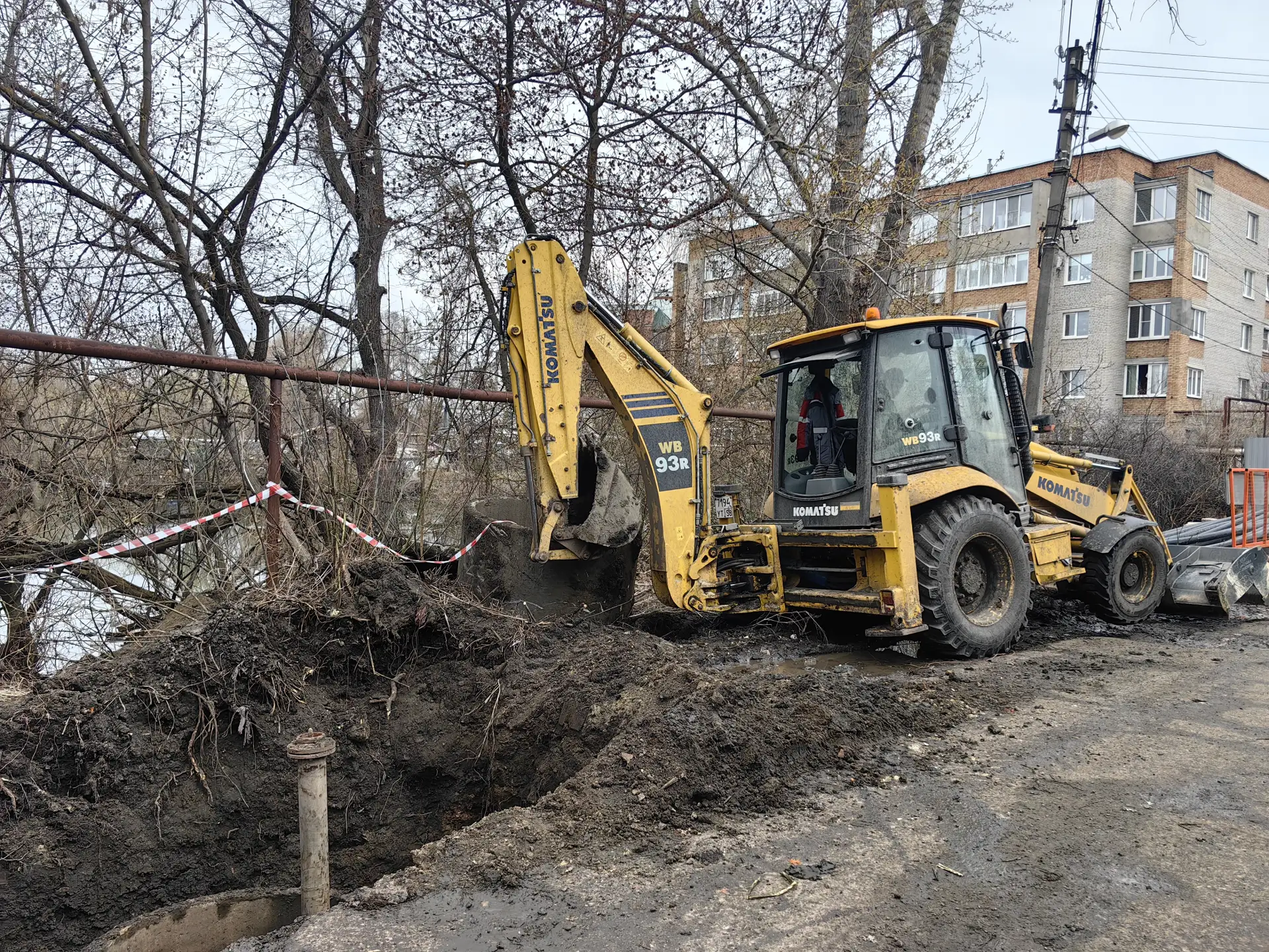 Активными темпами идет капремонт участков водопровода, расположенных от 5-го проезда За...