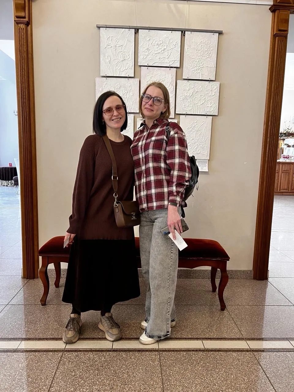 В театре меня узнала женщина и подошла со слезами на глазах  Недавно мы с Федей ходили на спектакль 