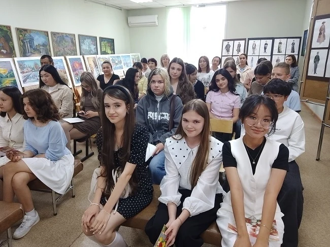 29 мая в выставочном зале центра «Алые паруса», где расположилось художественное отделение ДШИ № 4, 
