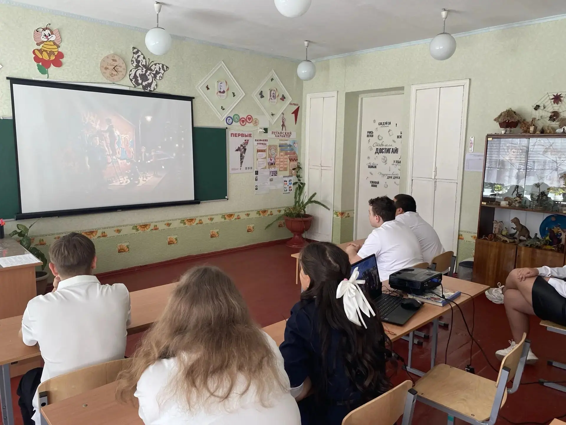 В ГБОУ ЛНР «Высочиновская общеобразовательная школа» для учащихся 8-9 классов прошел кл...