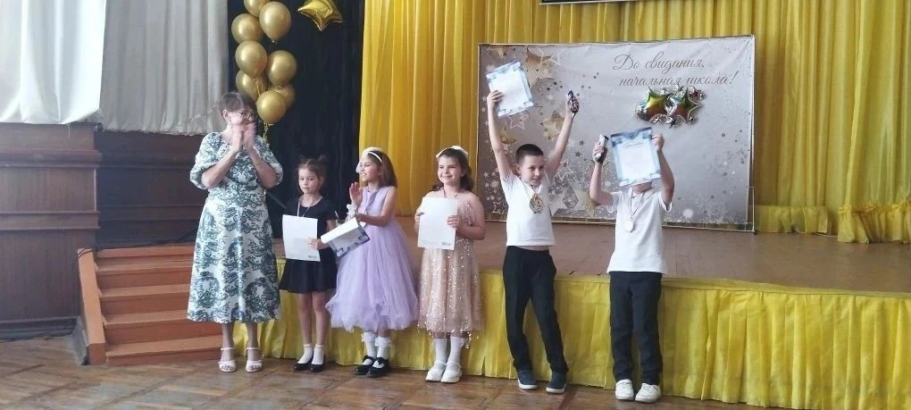 🎓 Вот и пролетел самый первый, самый волнительный учебный год! ☀️Для ребят 1 «Б» класс...